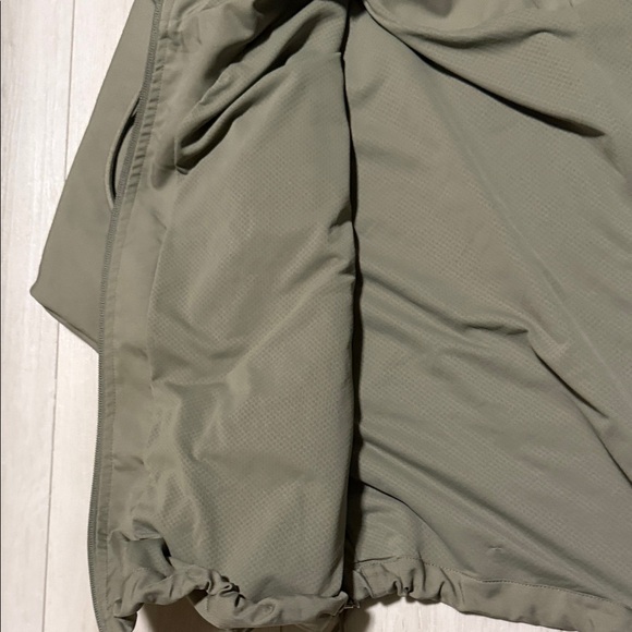 Zelle Women’s Olive Green Cropped Hooded Zip-up Jacket with pockets. - Picture 6 of 13